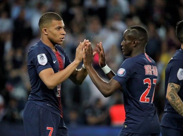  法甲新星姆巴佩续约巴黎至二零二六年  