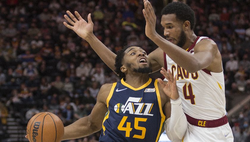  米切尔40分骑士大胜魔术  