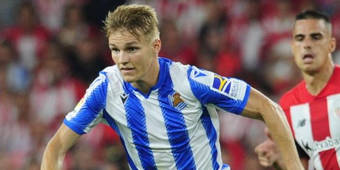  曼联租将大放异彩 阿姆拉巴特世界波斩双红会  