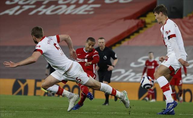  南安普敦青年军崛起，客场爆冷击败豪门惊艳  